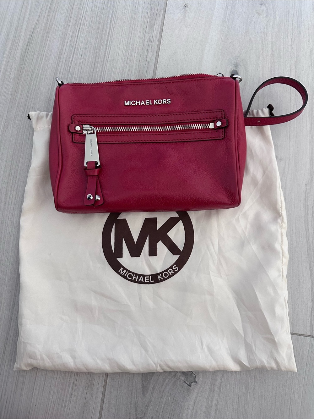 Michael Kors Cherry Red Leather Crossbody with Chain Strap - Picture 4 of 6